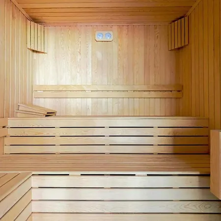 Qoople Triumph 17 Near Cleopatra