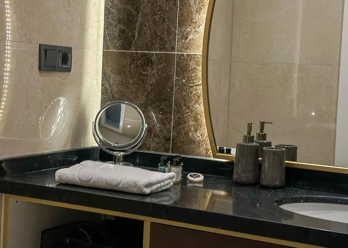 Qoople Triumph 17 Near Cleopatra